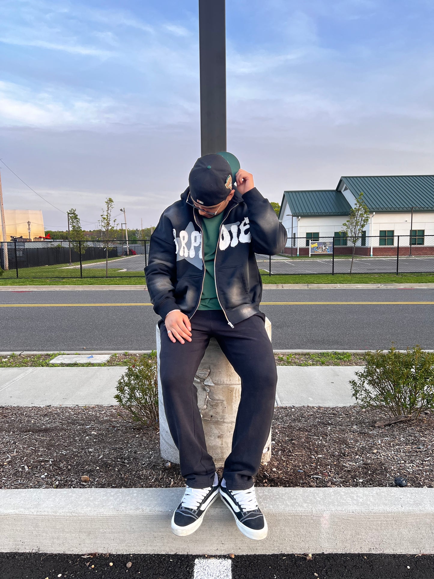 CARPEDIEM BLACK ZIP-UP