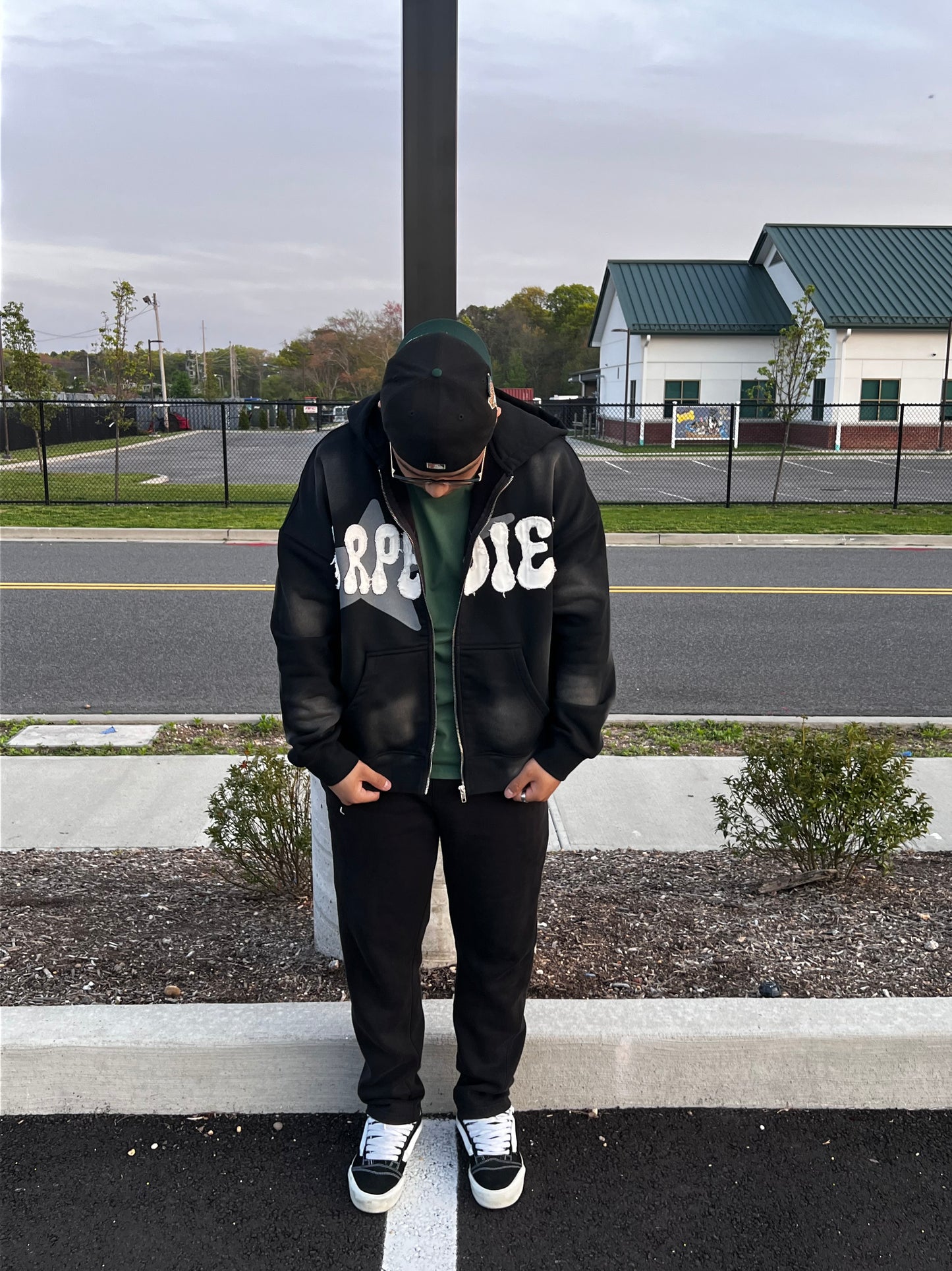 CARPEDIEM BLACK ZIP-UP